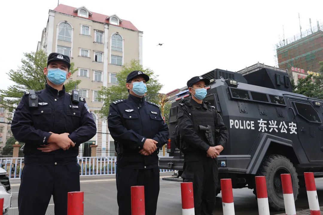 近日,东兴市公安局举行欢送支援东兴抗疫的北海,钦州公安机关民警辅警