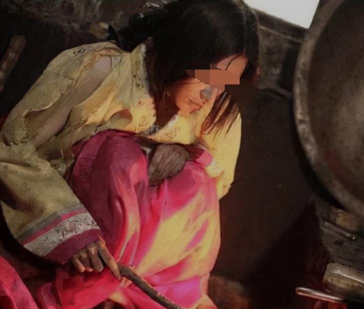 回顾湖南17岁少女被拐卖急中生智将人贩子卖给老光棍结果如何