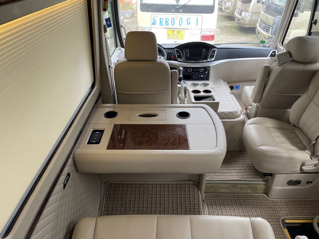 宇通18座公务版改装