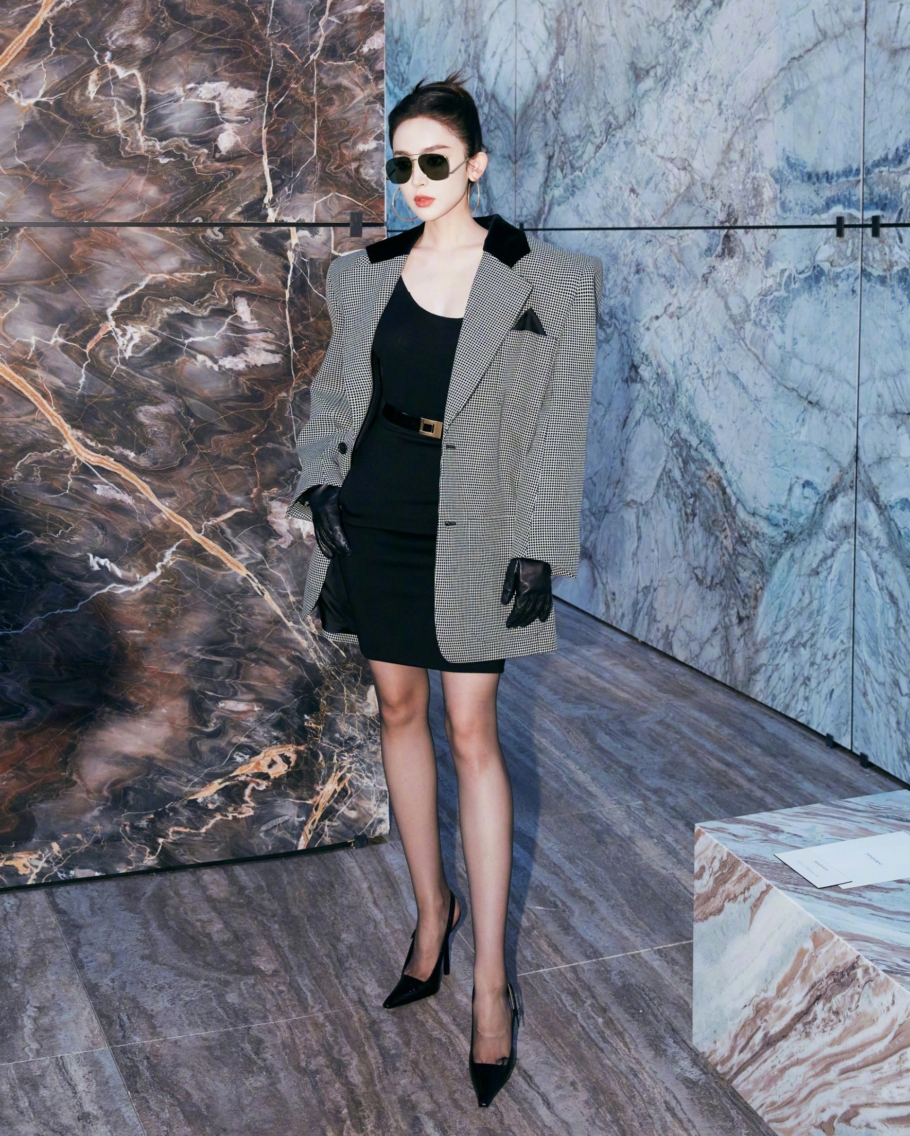 古力娜扎的美腿魅力,引起无数羡慕的目光!