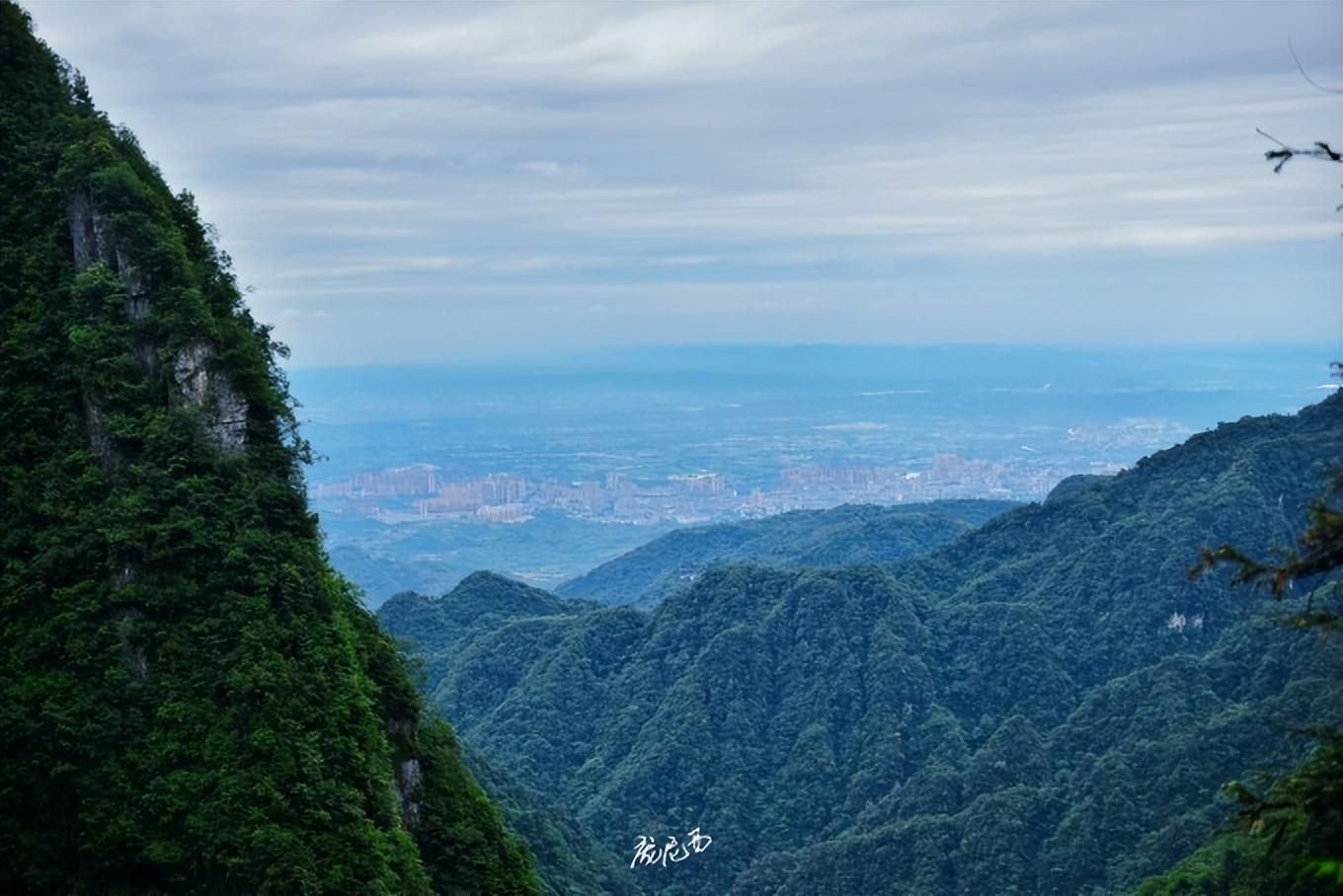 九十九道拐,峨眉山的天梯