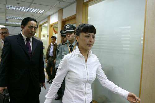 高峰私生子案女主角王纳文,她的出现致使那英与男友分手