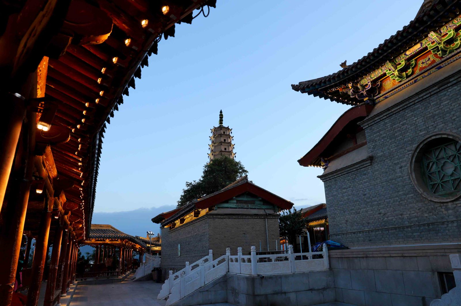 兰州白塔公园:人文悠久,俯瞰全城美景的绝佳之地