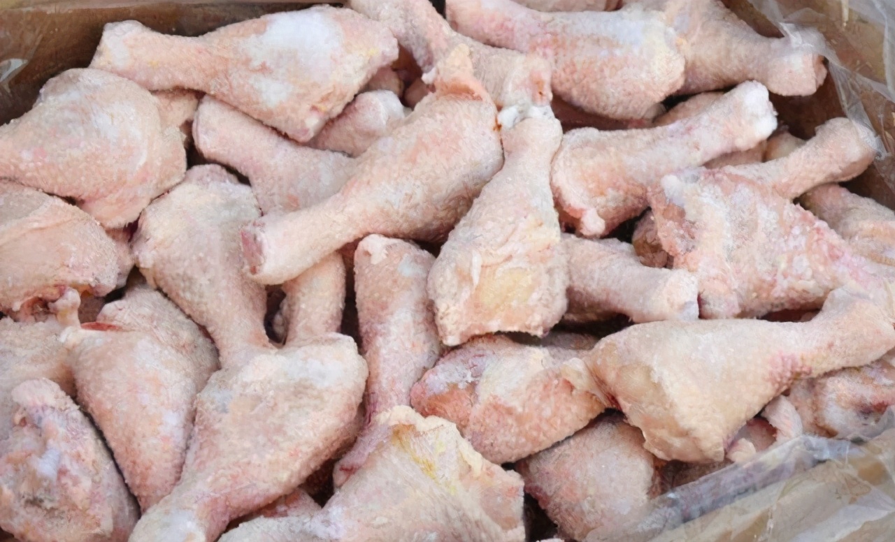 超市里的冷冻鸡腿都是从哪来的?为啥从不断货?能经常吃吗?
