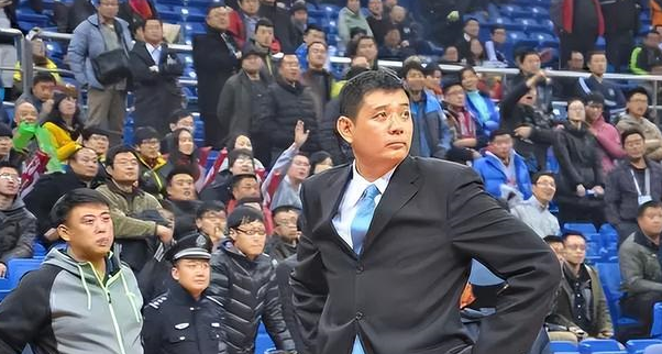 巩晓彬坚决拒绝出场,山东教练暗示解雇,丁彦雨航上场时间短暂!