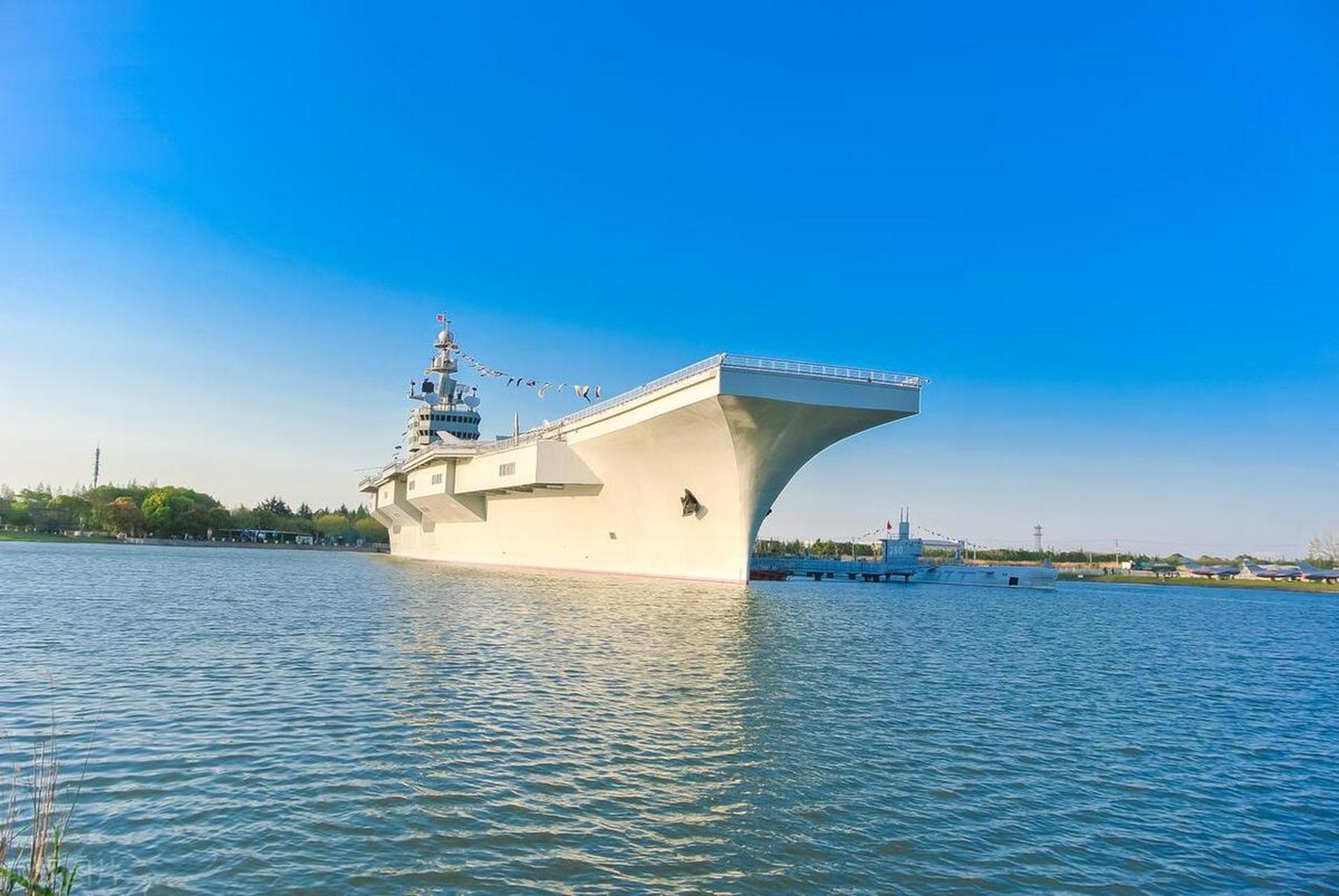 近日,中国海军的和平方舟号医院船从浙江舟山起航,开启了一段史诗般的