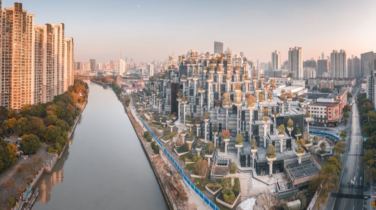 上海这一奇葩建筑,上面栽种了1000棵树,网友吐槽特别的丑