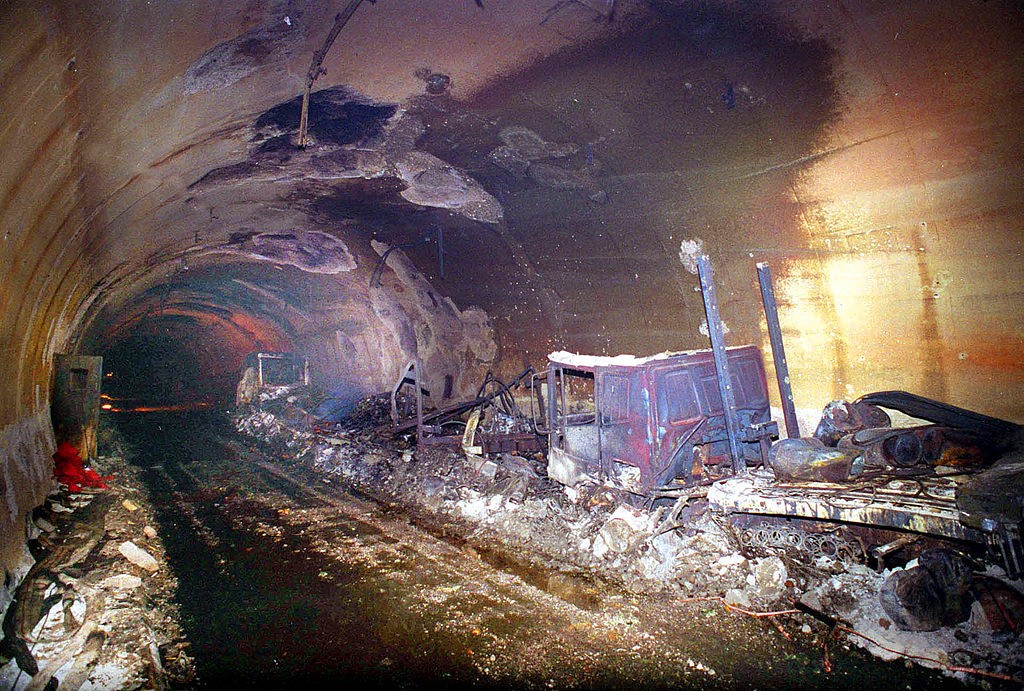 勃朗峰隧道惨案图片