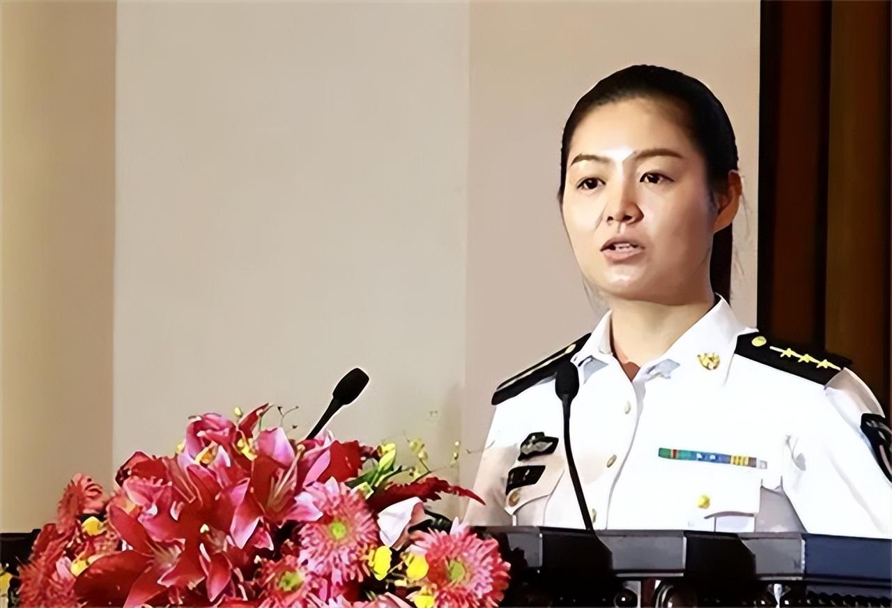 16年航母飞行员张超牺牲,女儿仅2岁,空姐妻子继承夫志应征入伍