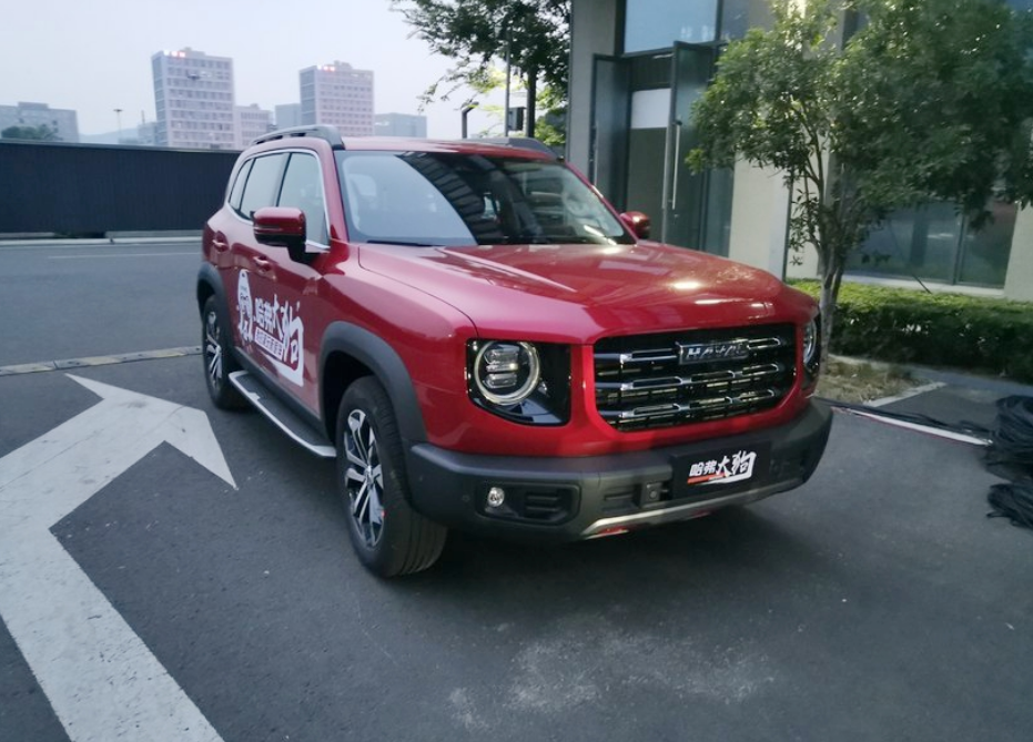 红色哈弗大狗实车亮相,主打科技配置!四驱带锁越野能力不俗