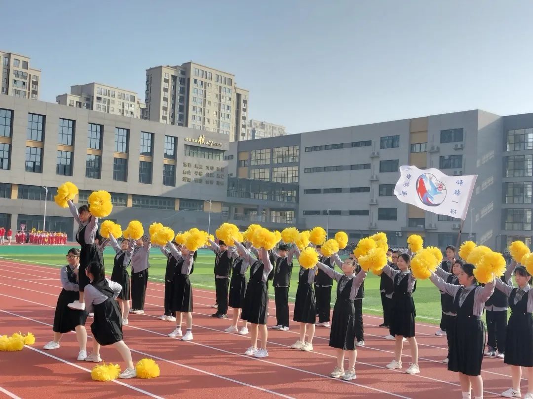 南京市竹山中学分校梅龙湖学校:开幕式上他们竞相展风采!