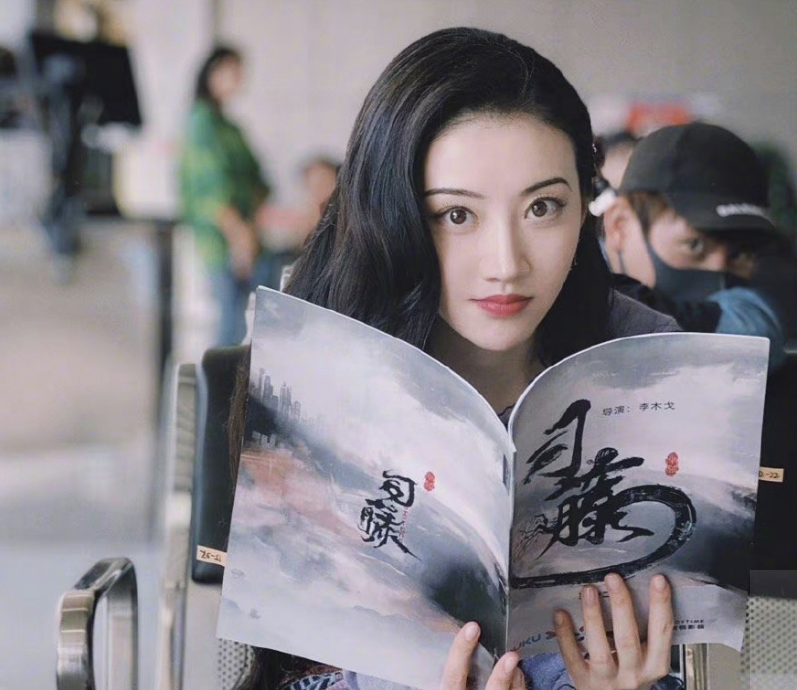 《消失的她》票房破9亿,景甜被疑是原型,纹身和张继科对上了!