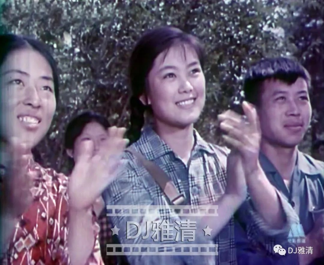 80年代女星《红雨》剧组跑群众,她是谁呢?