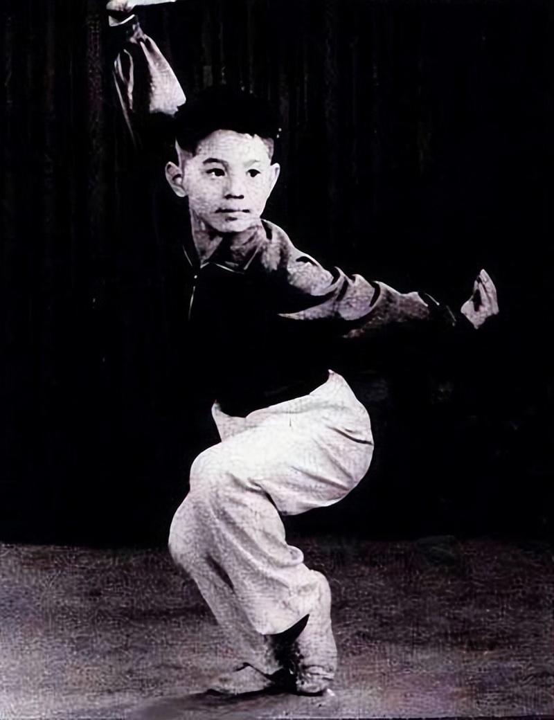 李连杰靠山有多硬11岁便与尼克松握手国外演出房间被装窃听器