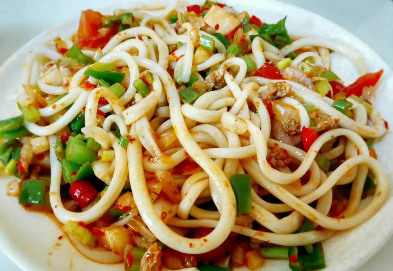 新疆美食:拉条子拌面,你吃过吗?