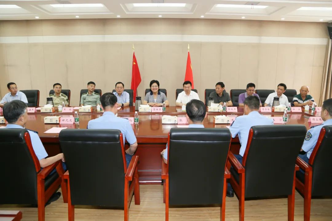 区领导走访慰问驻徐部队官兵