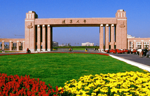 他毕业于辽宁大学,36岁正厅,52岁执政泰安,曾任济南市委副书记