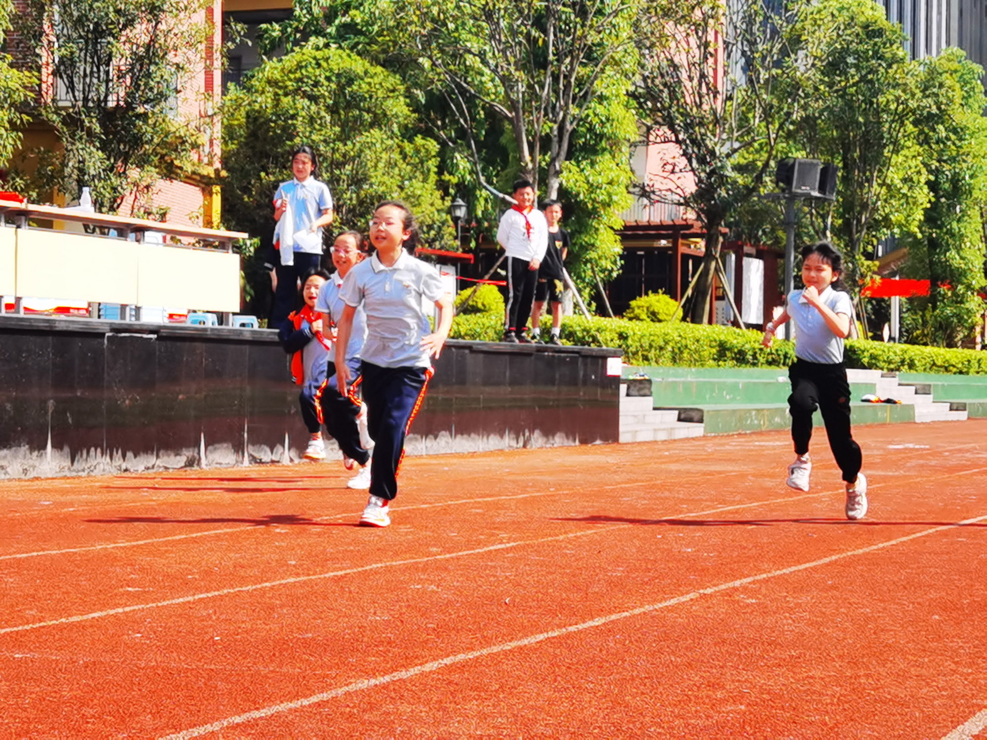 少年向上星火相传,和和美美奔赴未来,蟠龙小学举行达标运动会