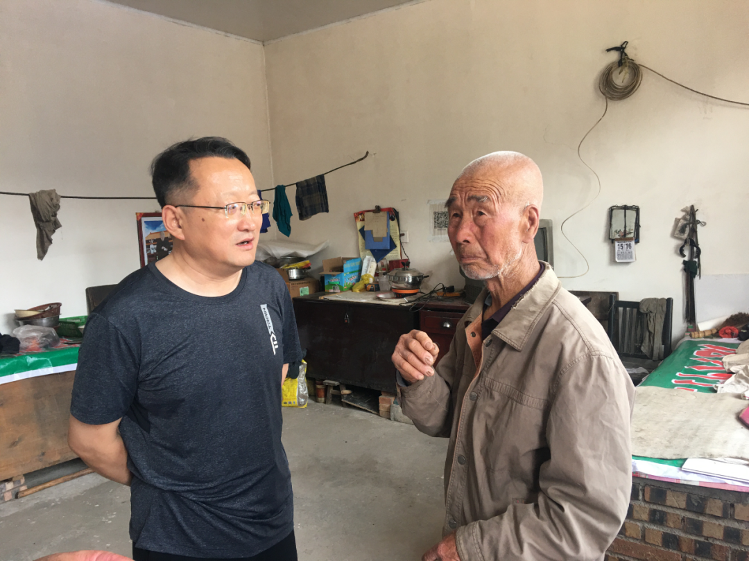 县委书记梁宝明深入苍儿会办事处就脱贫攻坚整改工作进行督导检查