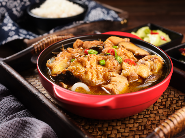 美食测评!春の椿鸡焖鱼真的好吃吗?