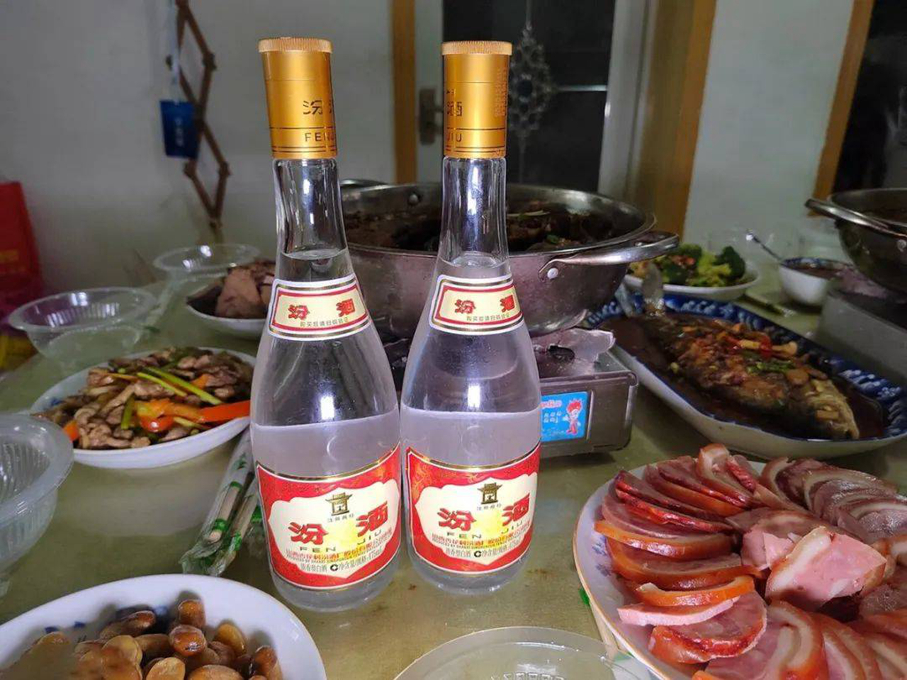 湖北大叔喝早酒,每天都要来二两,而且独爱"3款酒",全是纯酿