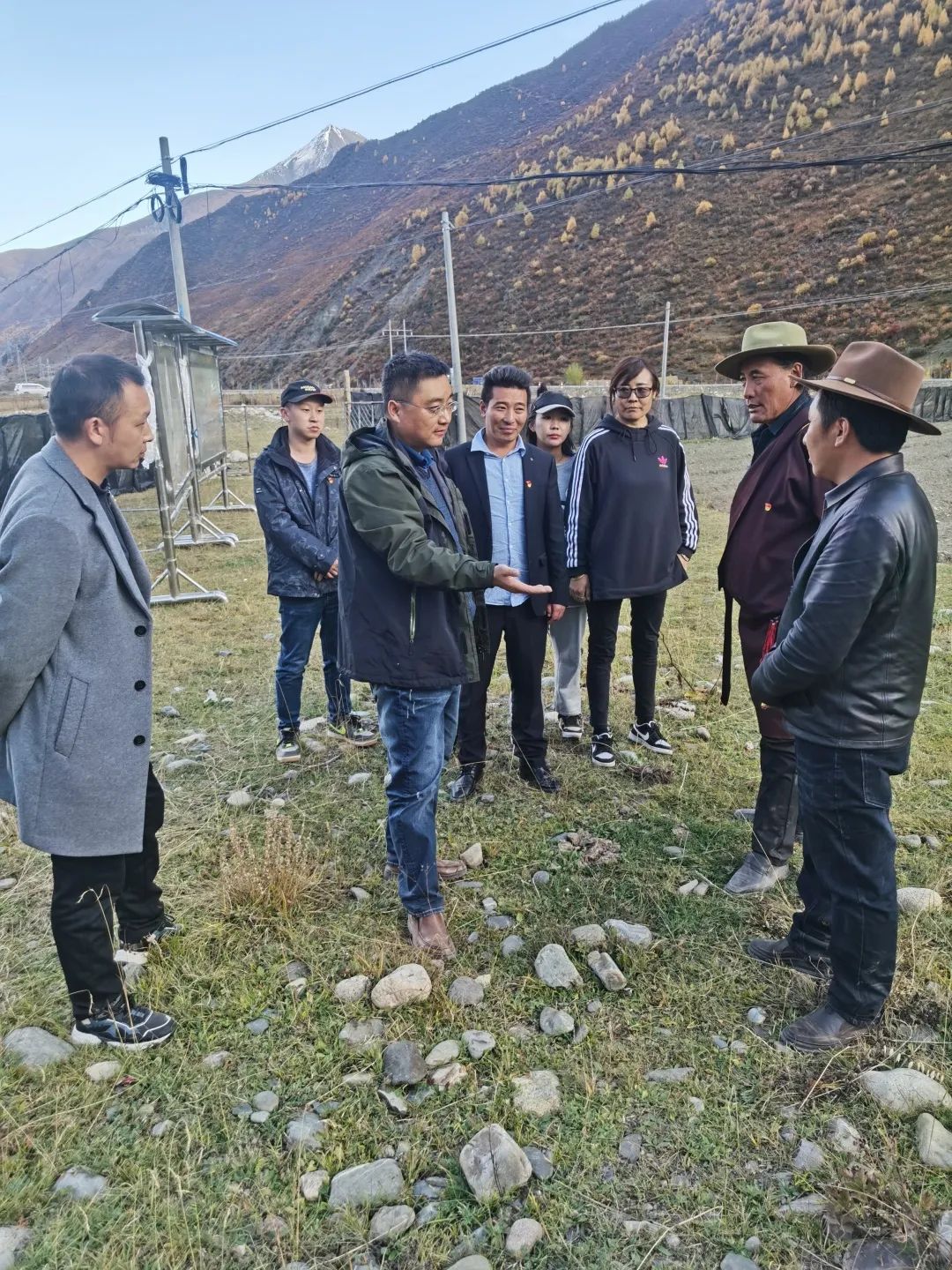 李成统在乡镇调研