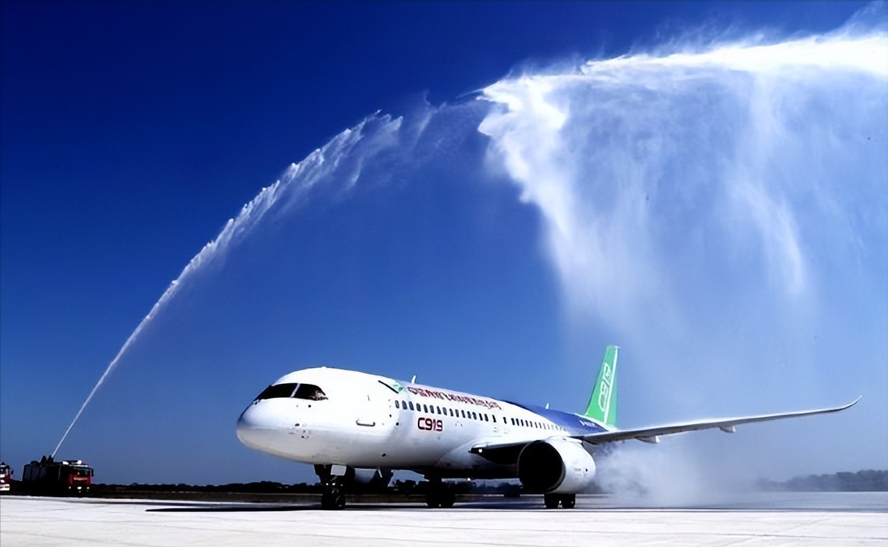 俄罗斯不是不想跟中国合作,主要大飞机项目太贵,而俄现在真没钱