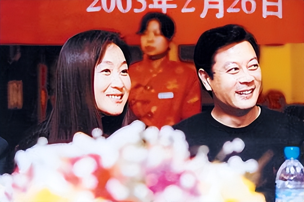 演员巫刚:与前妻赵英离婚后至今未婚,如今和陈瑾互相照顾