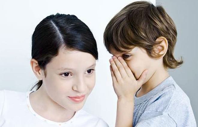 家长要学会倾听孩子心声,杜绝"左耳听右耳出",保证沟通效果