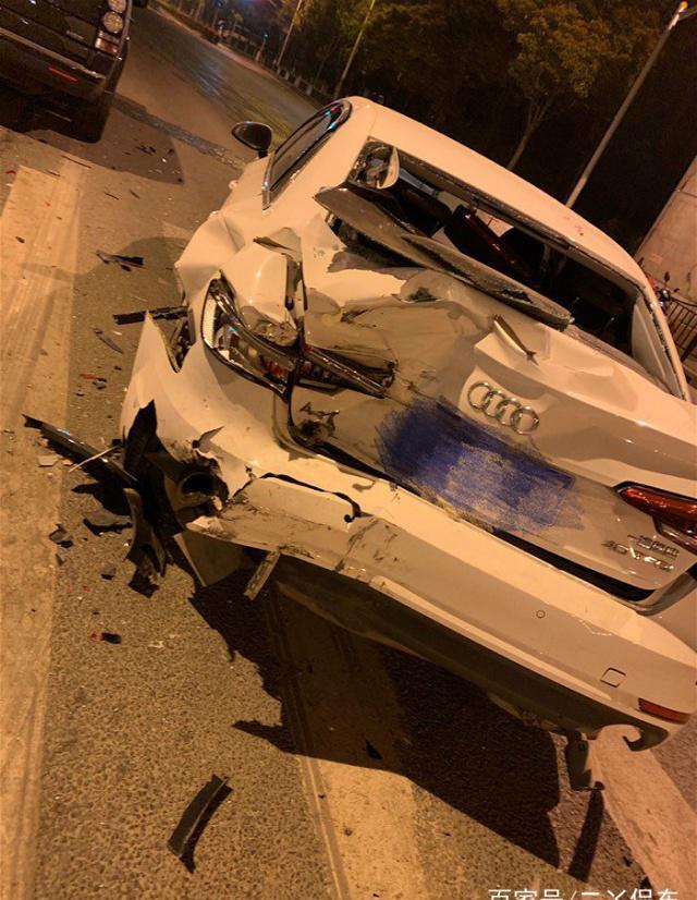 奥迪a4l遭路虎发现神行追尾,网友:这质量够吹一阵的