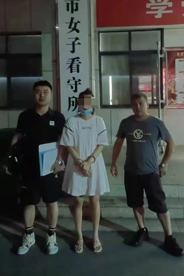 涉案嫌疑人汤某,李某被依法刑事拘留