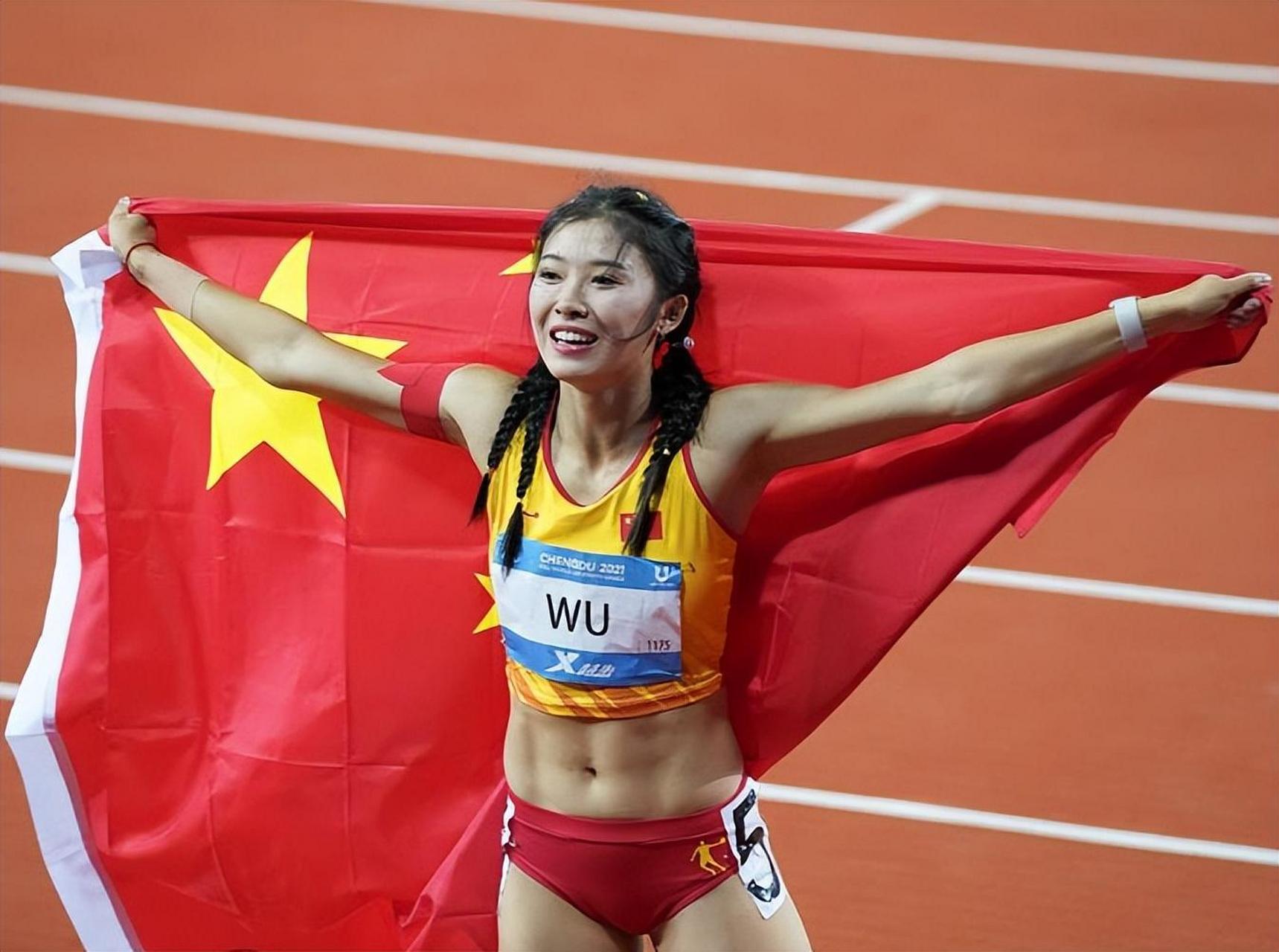 纹身不是白纹的  在这届成都大运会上,一位名叫吴艳妮的中国运动员