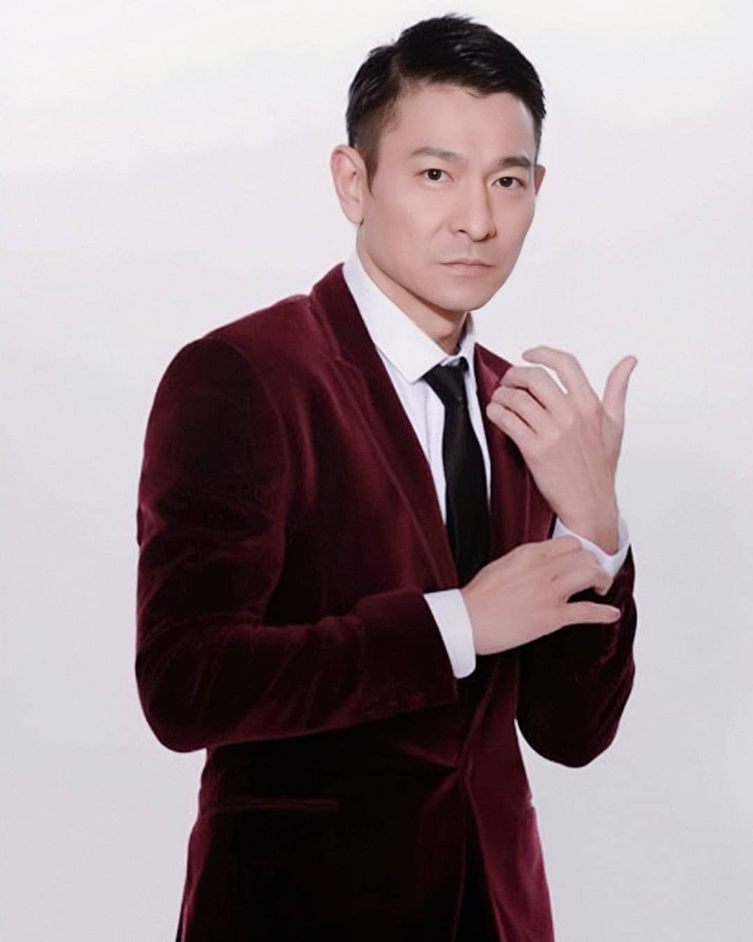她陪伴刘德华26年,却眼睁睁看华仔另娶她人,至今42岁仍单身!