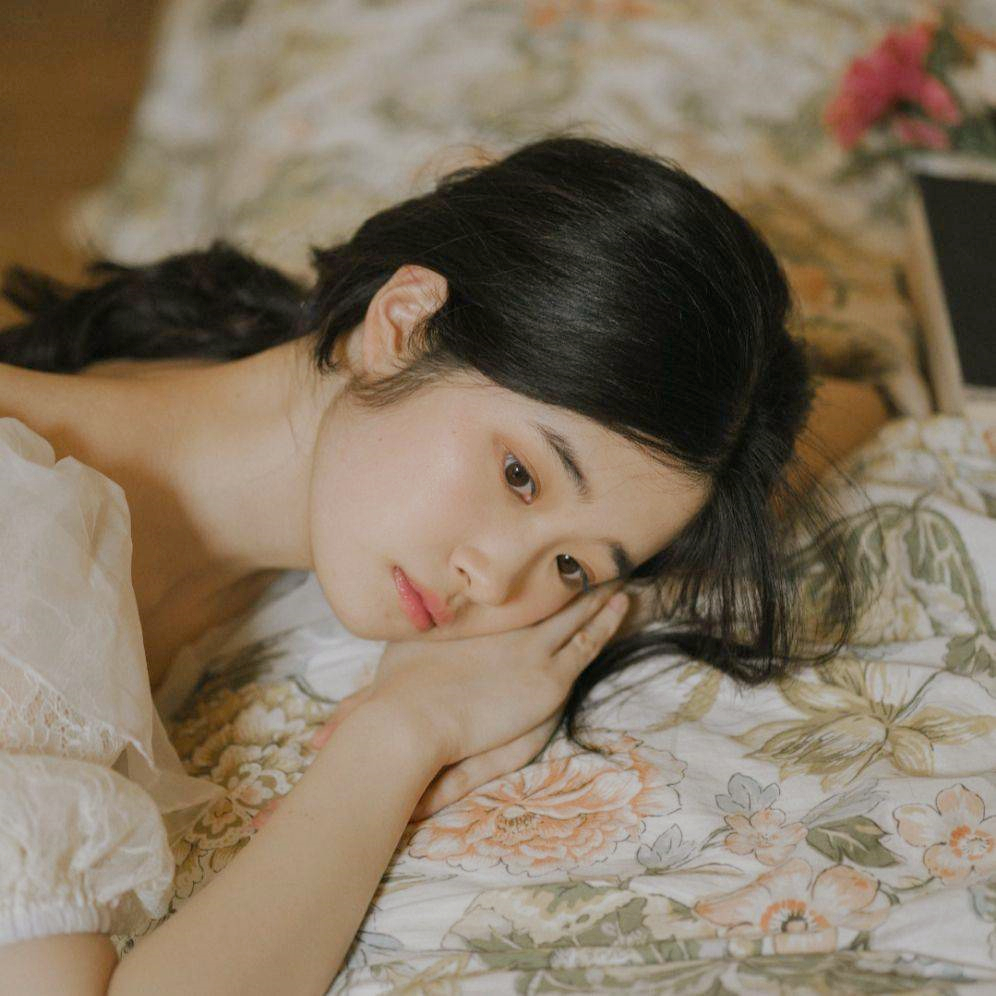 《坚如磐石》另一位新人陈童,来一波美照,网上资料很少老神秘了