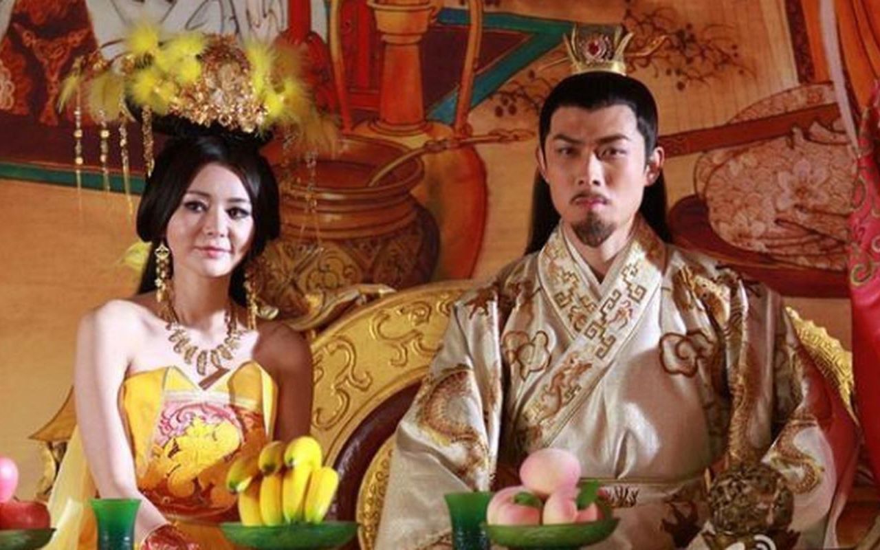 中国古代皇帝会同时跟好几个妃子一起过夜吗