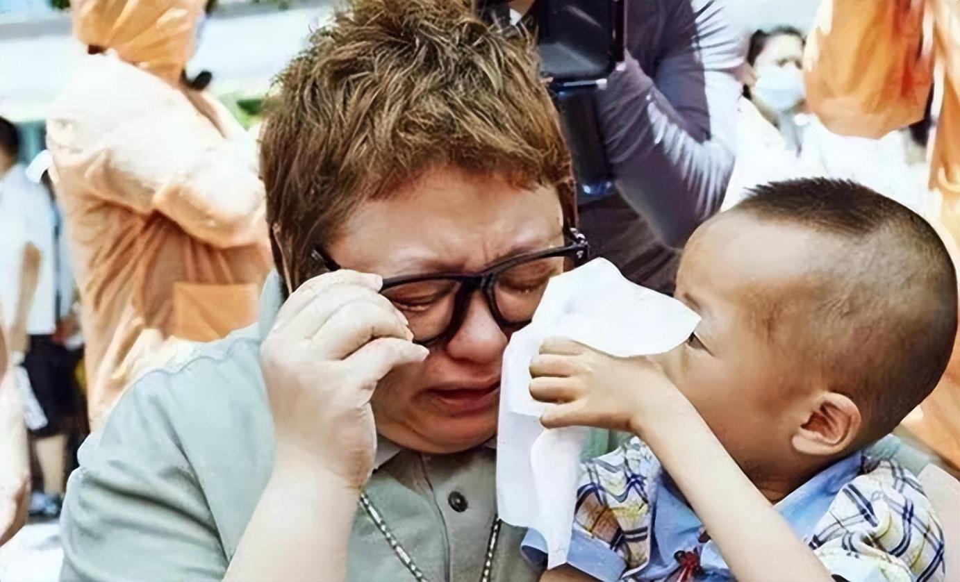 回顾韩红遭实名举报5个亿没公开首次回应网友炸锅了