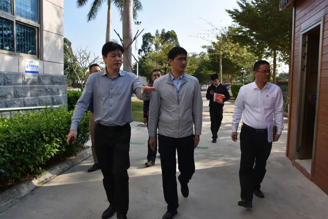 东方市委副书记,政法委书记欧阳华到市法院调研指导工作