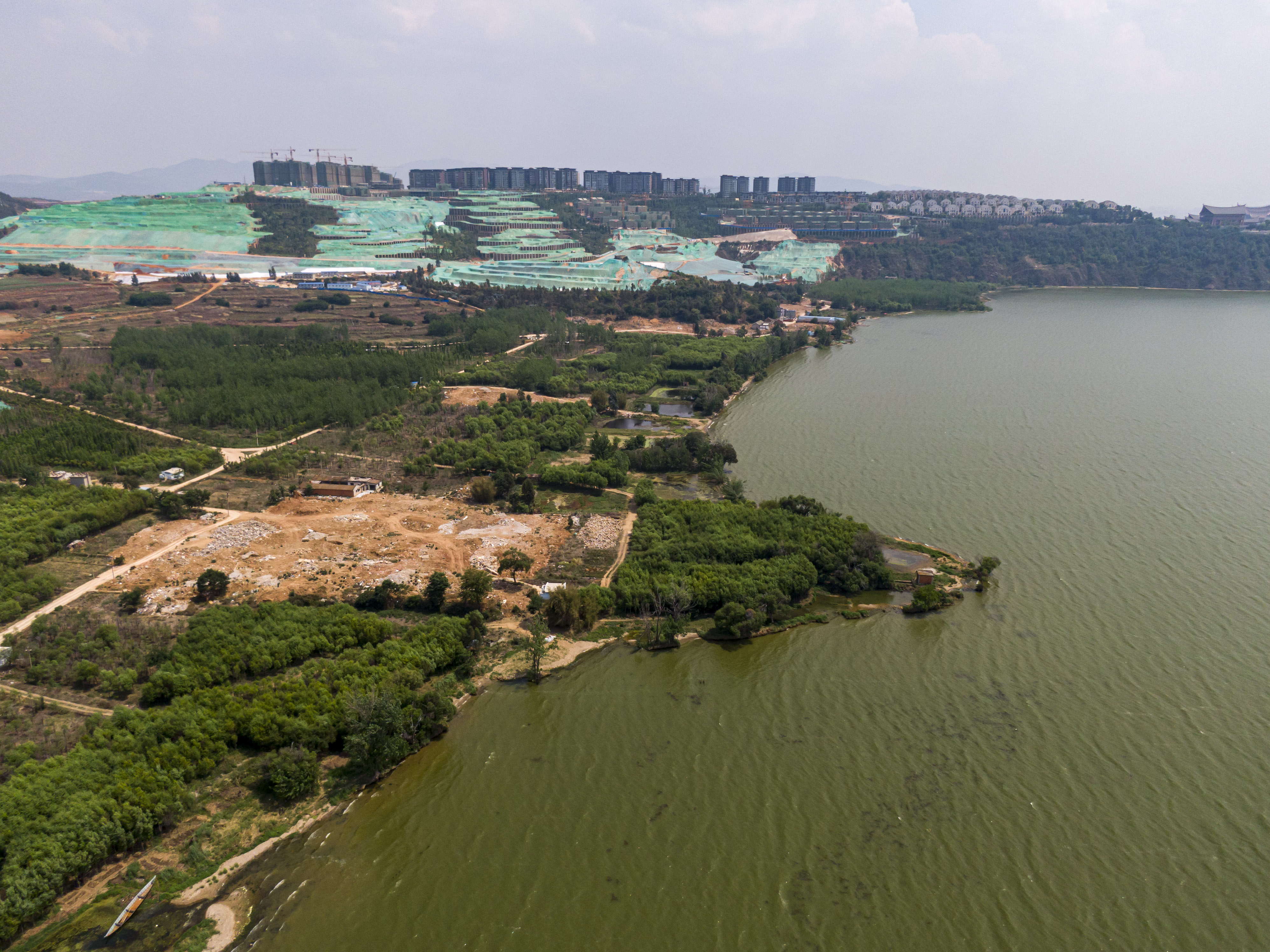 滇池沿岸:整改糊弄十余年,长腰山90%以上表面积遭破坏……(6)