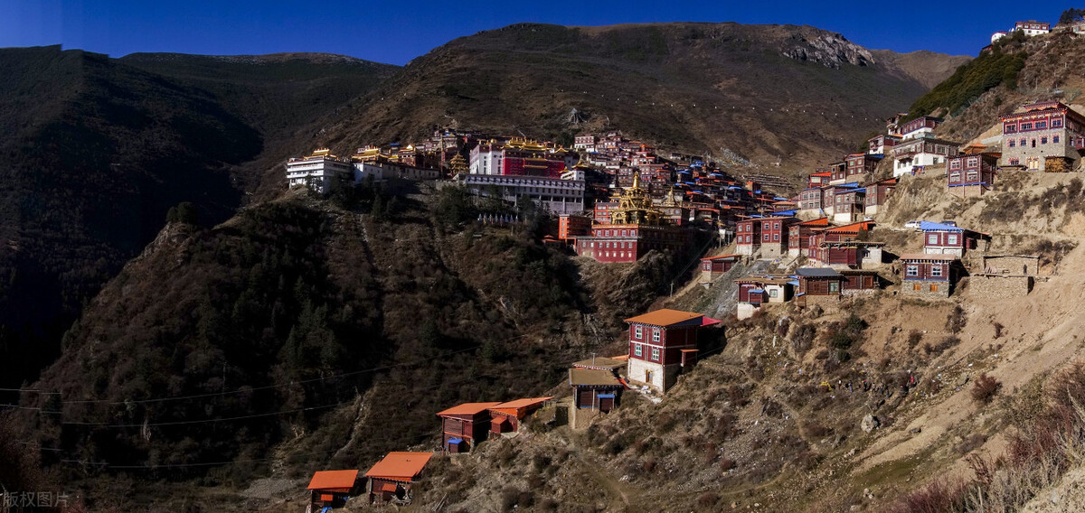 噶陀金刚座:宁玛派的六大祖庭之一,有十万修行者在此成就虹光身