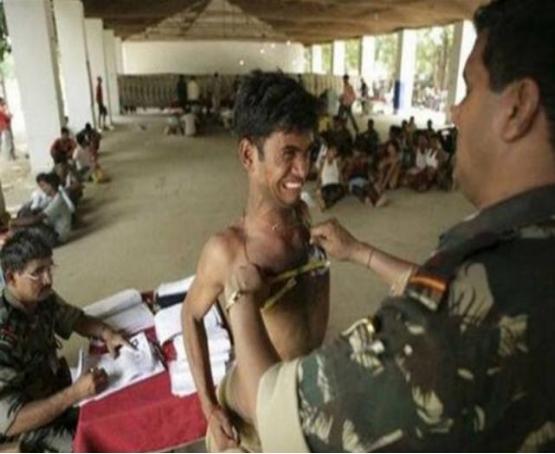 当兵前瘦到皮包骨,退役后衣服包不住肥肉,印度军人平时吃啥?