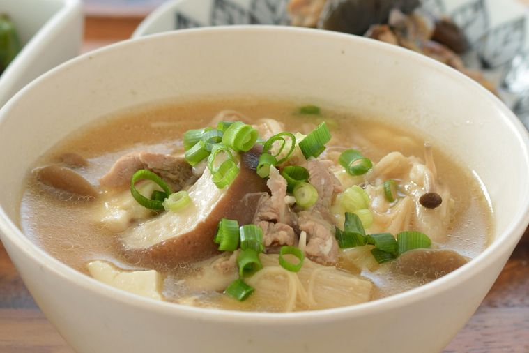 教你做猪肉香菇豆腐汤,不需要高汤简单又美味