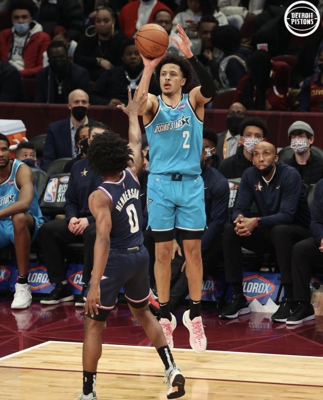 坎宁安当选新秀赛mvp!生涯首个荣誉到手,18分 关键三分率队夺冠