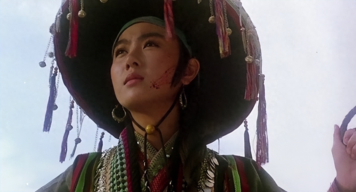 在92年时徐克再次邀请袁洁莹在《东方不败》中出演蓝凤凰