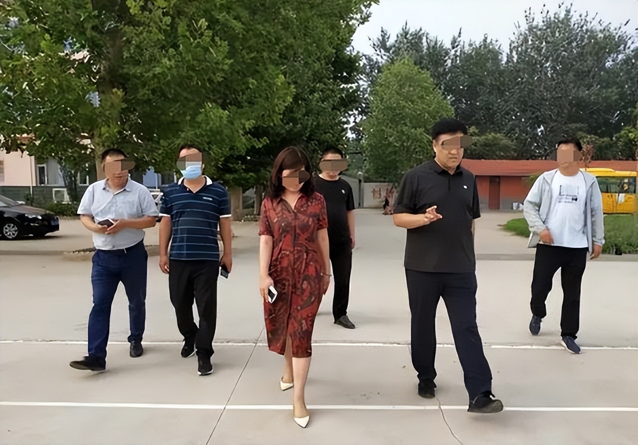 回顾"色魔"校长杜晓阳:年过60独钟爱肌肉男,贪污600万助学金