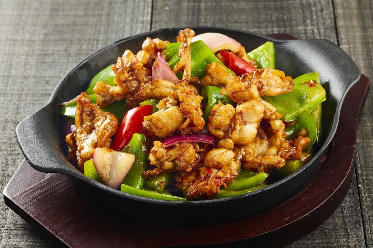 做铁板田鸡只要掌握这些技巧,轻松做出美味的田鸡