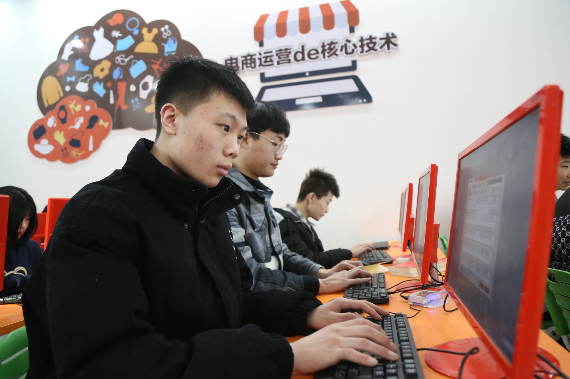 "舞动指间"打字比赛很精彩,石家庄新华的新生炫技时刻