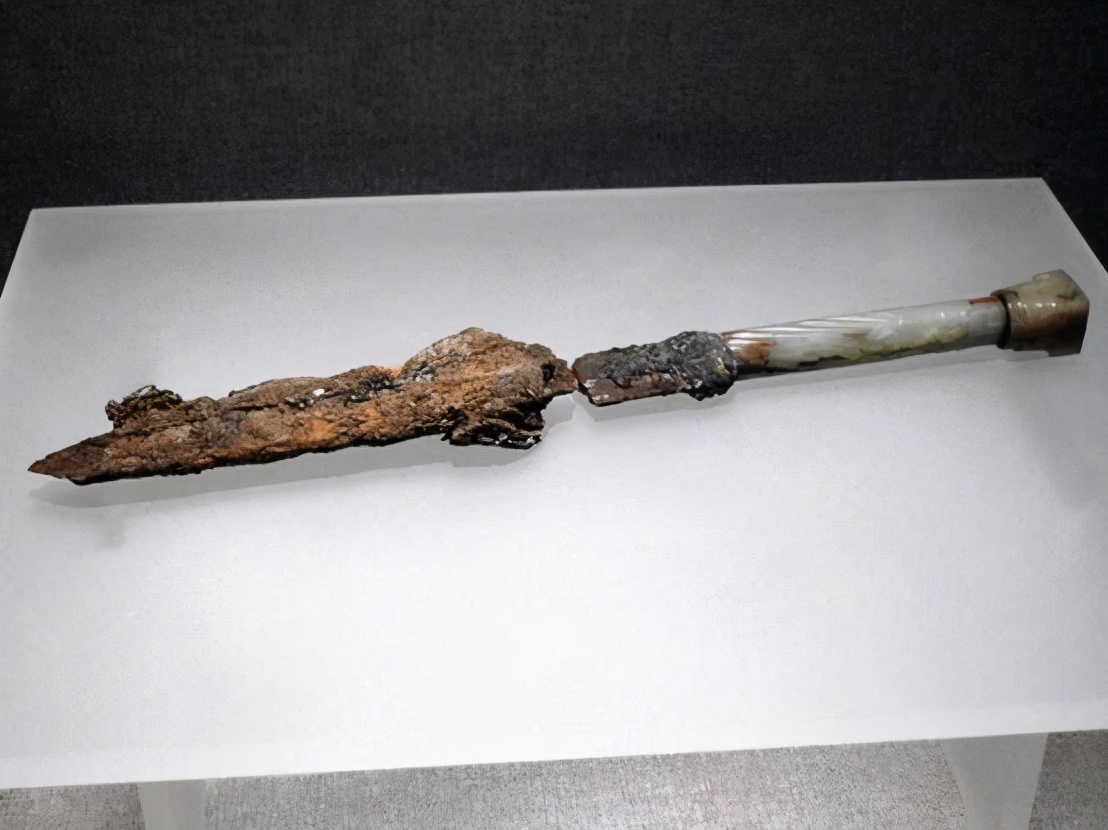 铁剑的诞生:春秋吴越疯狂铸剑师的人体实验产物