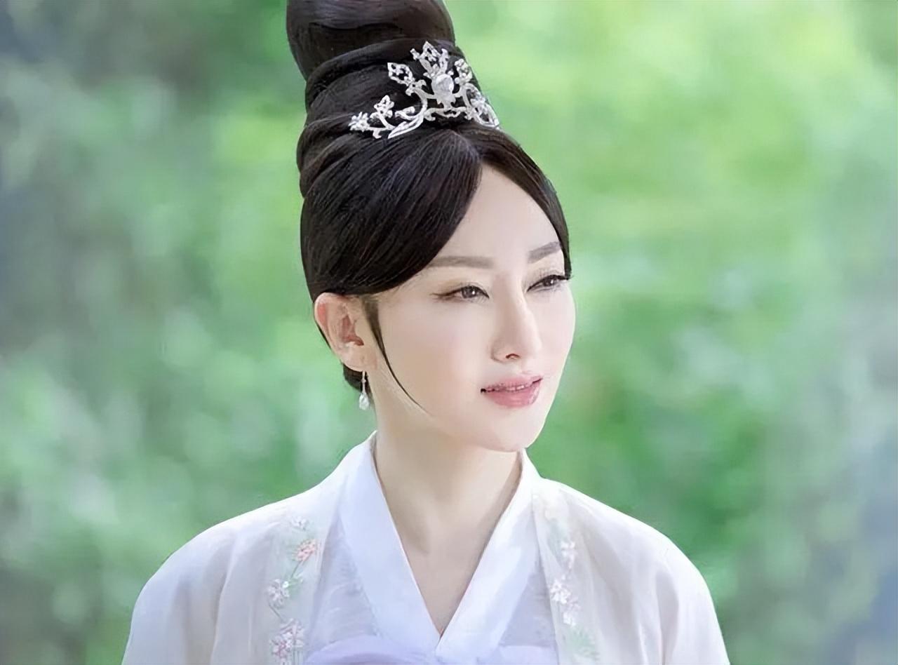 萨顶顶近照,和老公见面90分钟就闪婚,现在过上了豪门阔太的生活