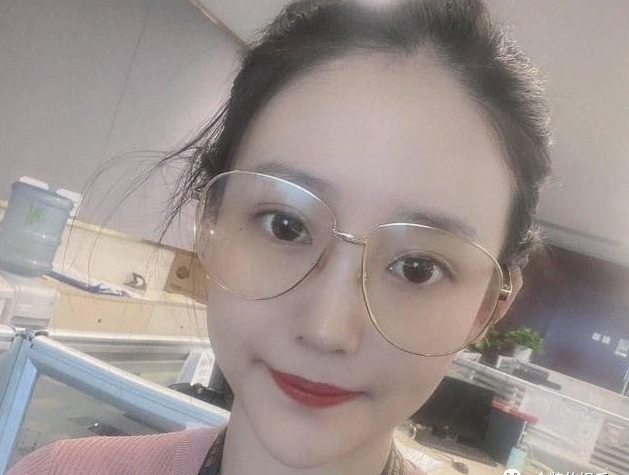 "绿地门"后反思,女主真的缺钱?还是生活没意义