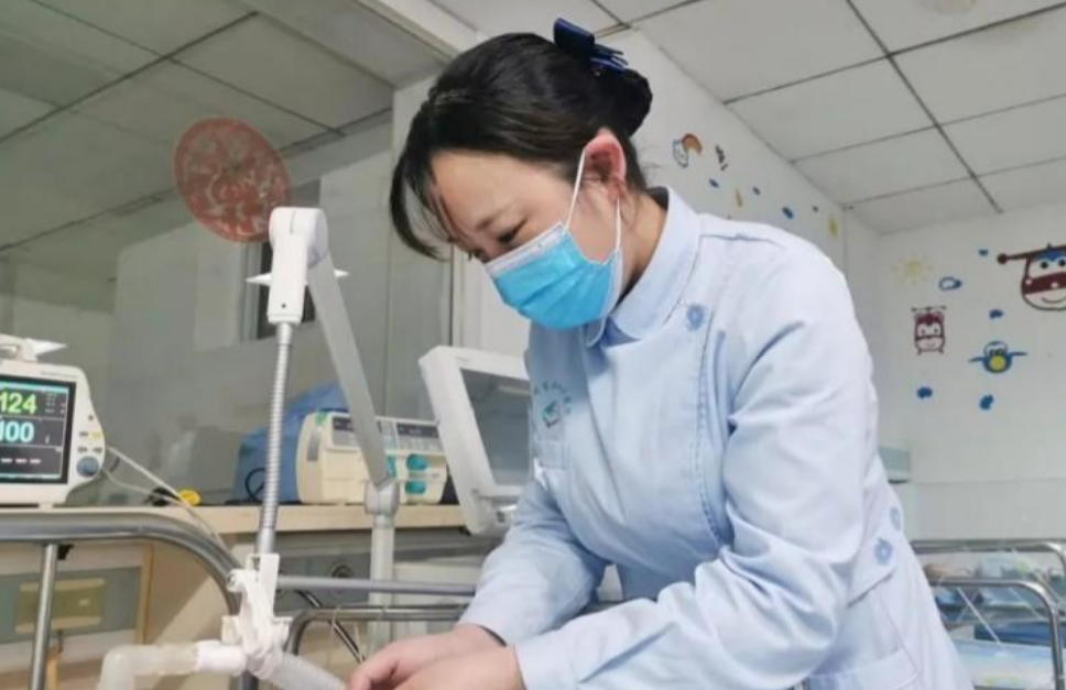 回顾:江苏28岁女护士欠200万网贷,因无力偿还,带着3岁儿子喝农药